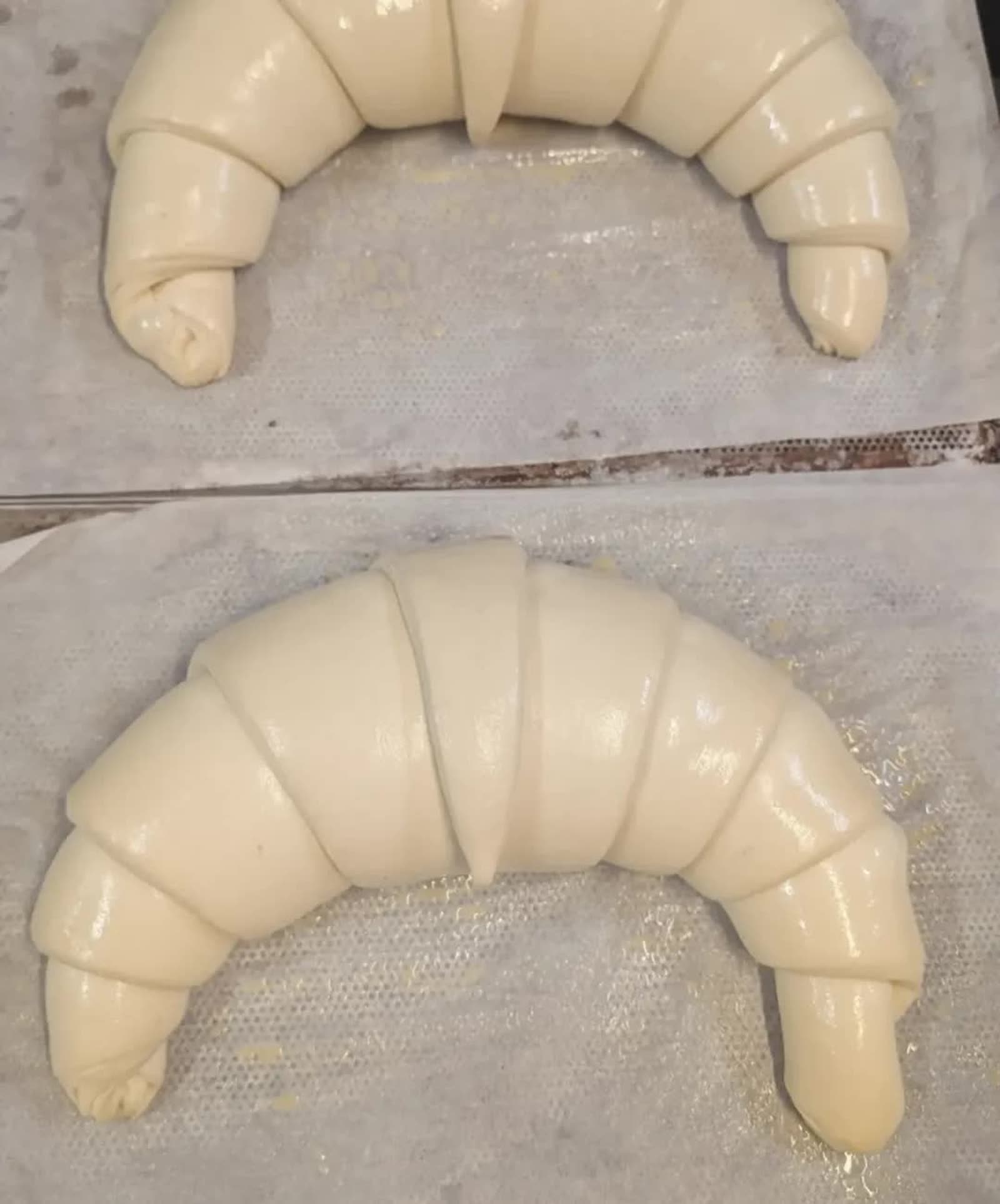Façonnage main des viennoiseries en laboratoire
