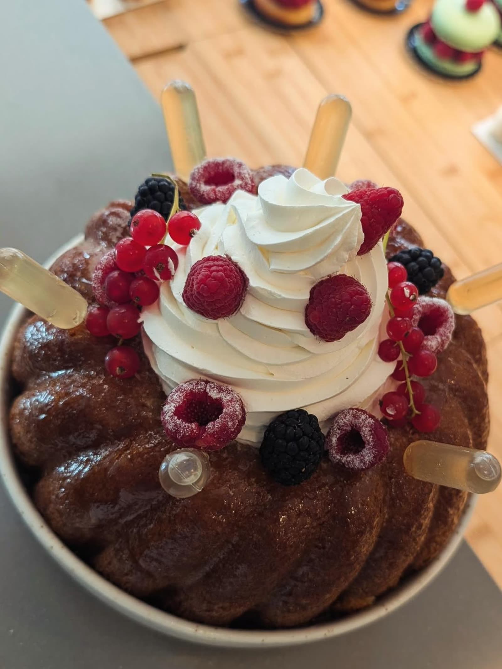 Savarin aux fruits rouges, pâtisserie signature