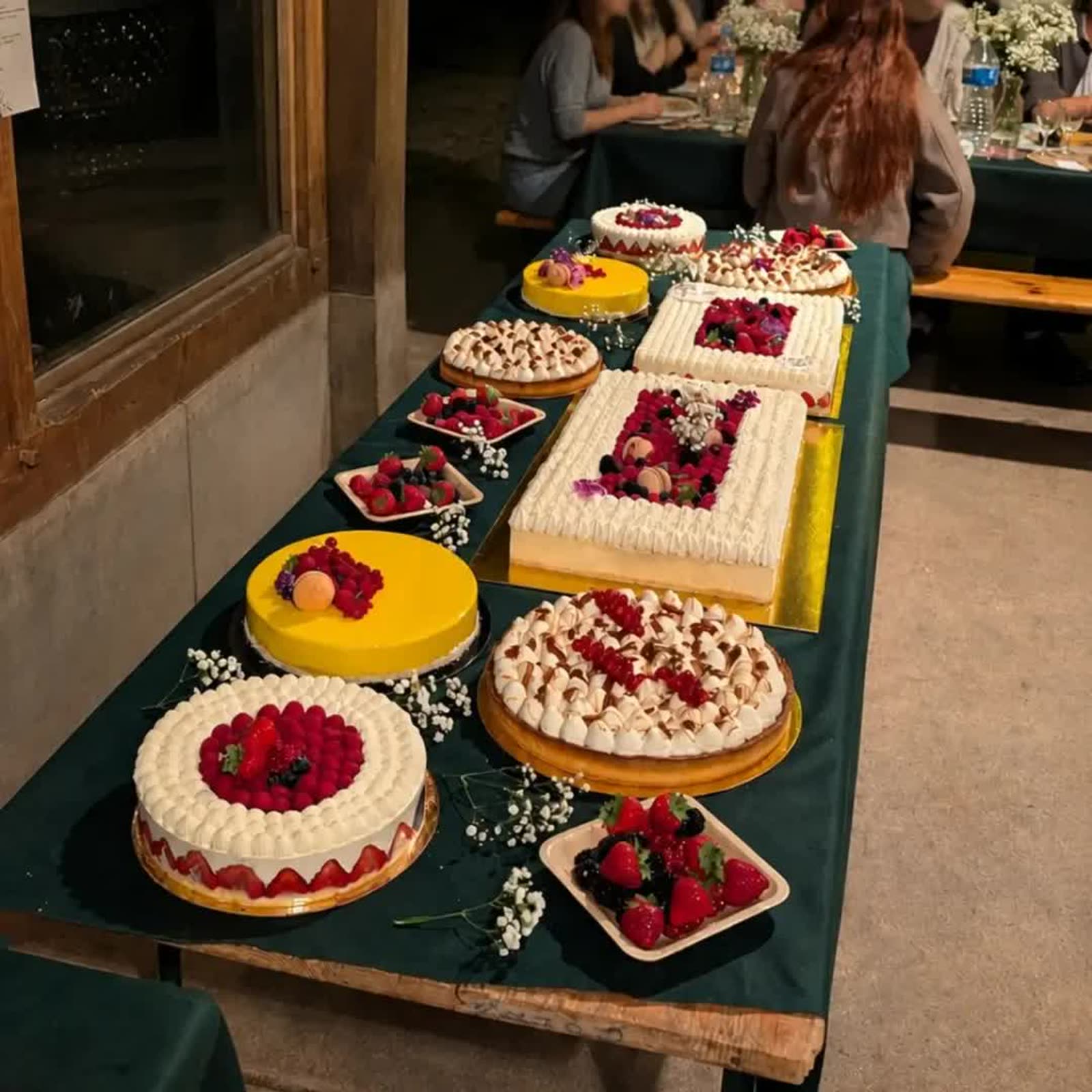 Présentoir de gâteaux sur commande pour un événement